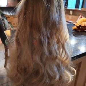 Blonde wavy Wig